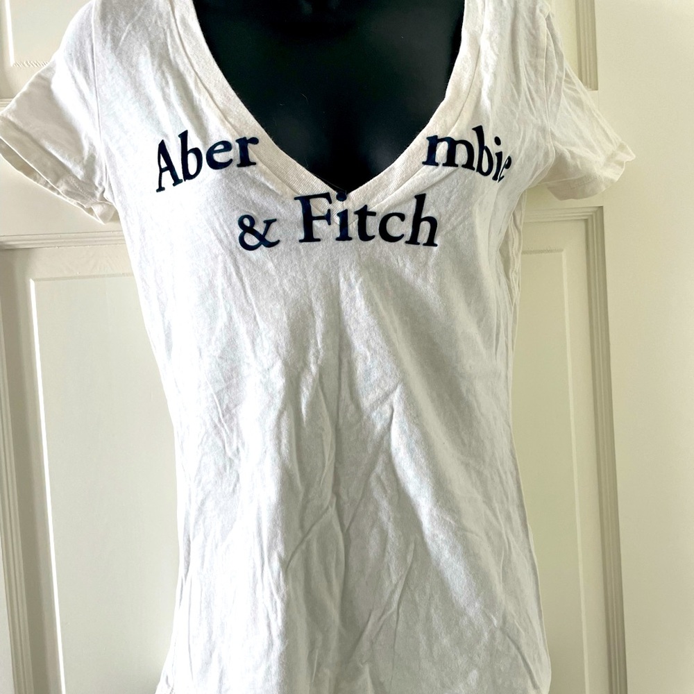 Abercrombie and Fitch v neck t-shirt with logo.